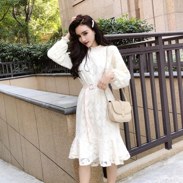 Rochie de dama din dantela cu guler jos si curea alb-negru