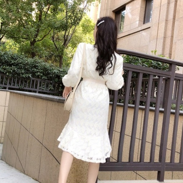 Rochie de dama din dantela cu guler jos si curea alb-negru