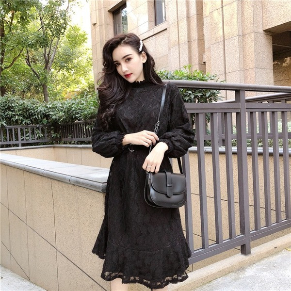 Rochie de dama din dantela cu guler jos si curea alb-negru