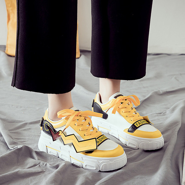 Tenisi dama sport-casual cu sireturi si talpa groasa in alb-negru