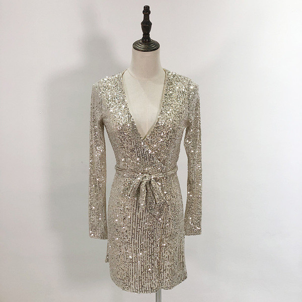 Rochie moderna de dama cu decolteu in V adanc si curea argintie cu paiete