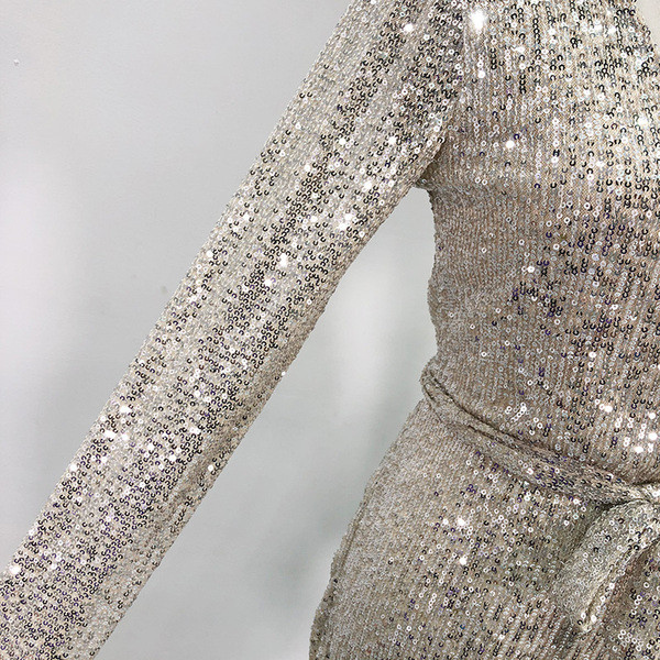 Rochie moderna de dama cu decolteu in V adanc si curea argintie cu paiete