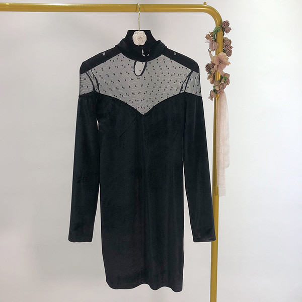 Rochie scurta eleganta de culoare neagra din catifea si tul