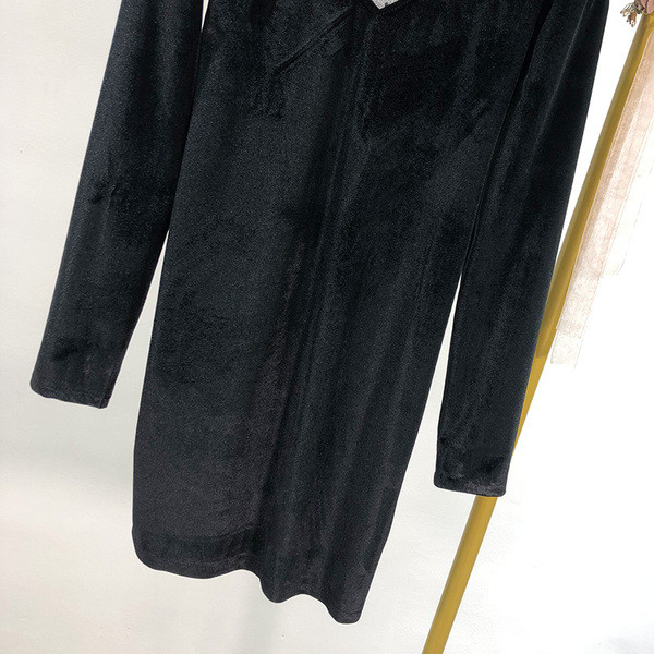 Rochie scurta eleganta de culoare neagra din catifea si tul