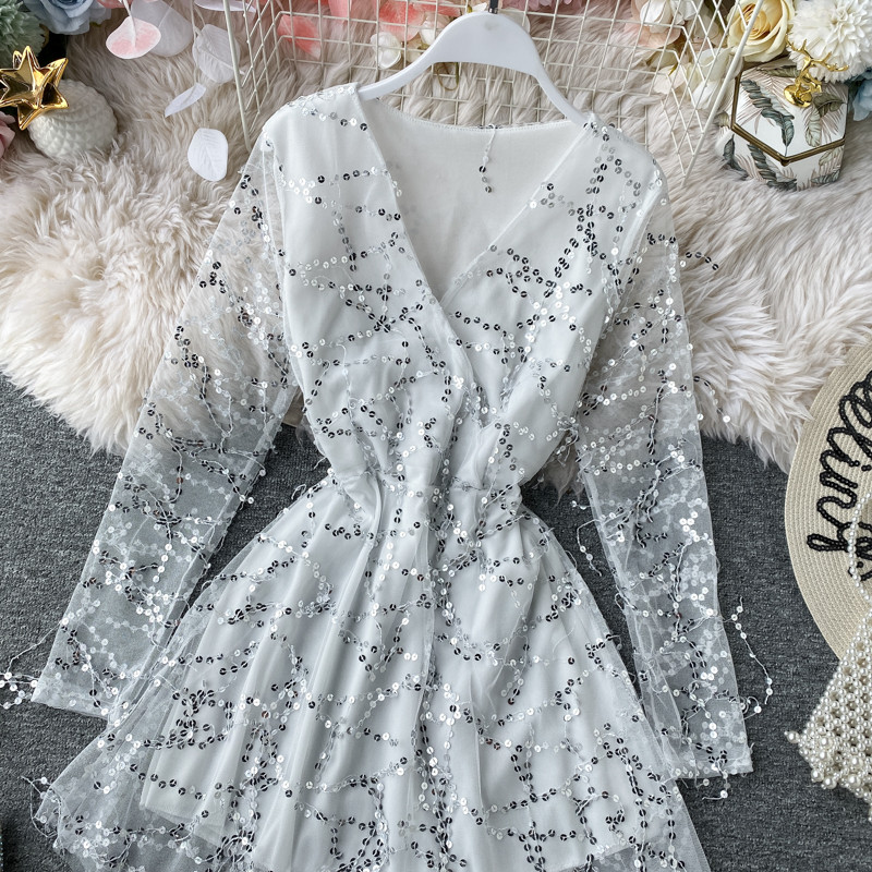 Rochie de dama model nou cu decolteu spitz si paiete in doua culori