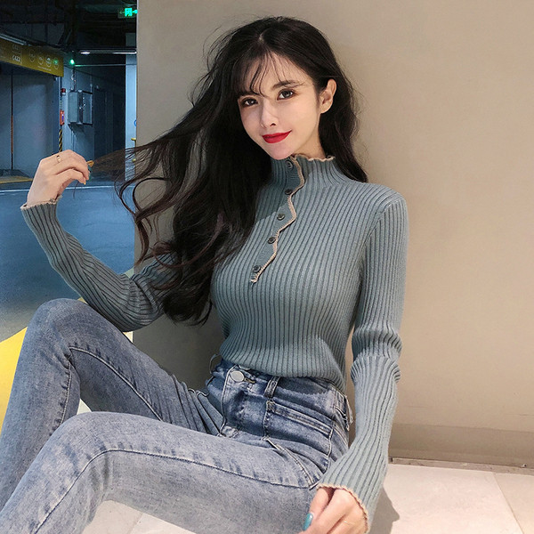 Pulover de dama cu guler inalt si nasturi in negru, alb, bej si verde