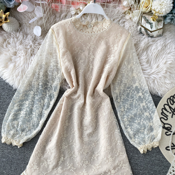 Rochie de dama eleganta din dantela cu broderie si guler inalt in doua culori