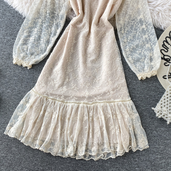 Rochie de dama eleganta din dantela cu broderie si guler inalt in doua culori