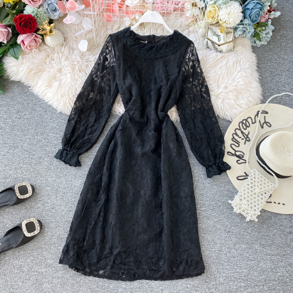 Rochie de dama din dantela cu broderie si maneci lungi in negru si bej