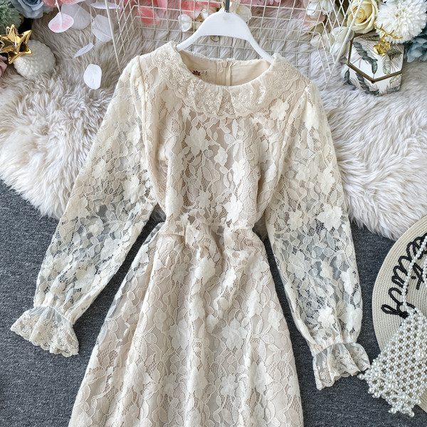 Rochie de dama din dantela cu broderie si maneci lungi in negru si bej