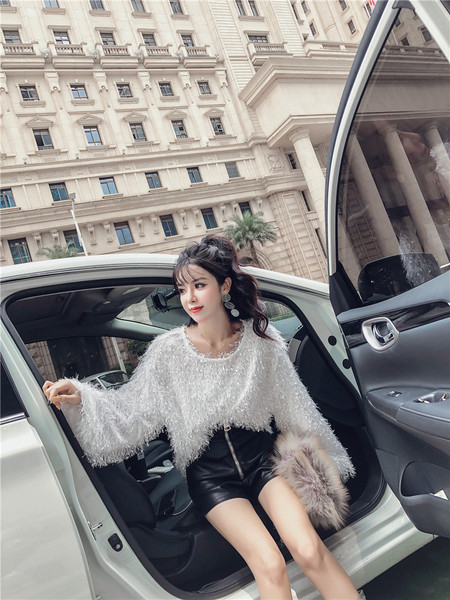 Pantaloni scurți din piele artificială la modă în negru, cu fermoar