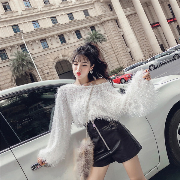 Pantaloni scurți din piele artificială la modă în negru, cu fermoar