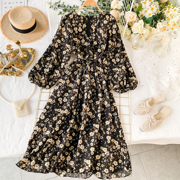 Rochie de damă cu mâneci largi drepte florale și decolteu în V