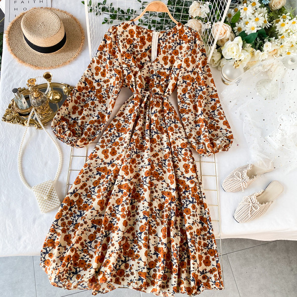 Rochie de damă cu mâneci largi drepte florale și decolteu în V