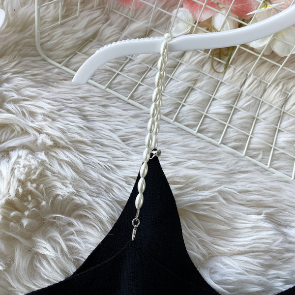 Set de rochie de dama modern cu bretele subtiri si bluza cu decolteu oval