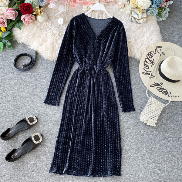 Rochie de dama eleganta din catifea cu decolteu spitz si maneci lungi in mai multe culori