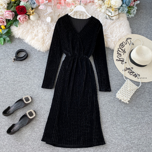 Rochie de dama eleganta din catifea cu decolteu spitz si maneci lungi in mai multe culori