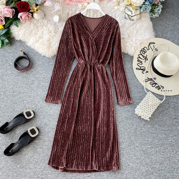 Rochie de dama eleganta din catifea cu decolteu spitz si maneci lungi in mai multe culori