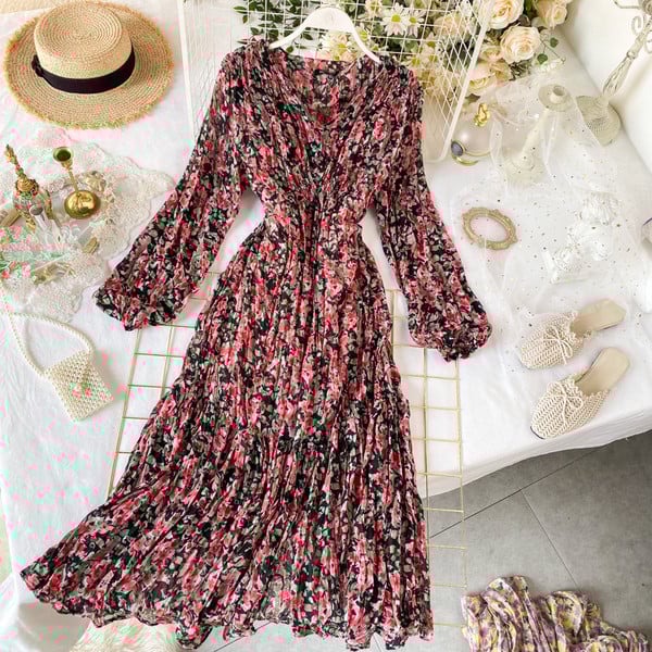 Rochie lunga de dama in stil retro si model floral cu decolteu spitz