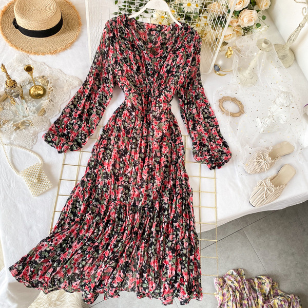 Rochie lunga de dama in stil retro si model floral cu decolteu spitz