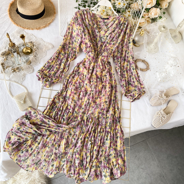 Rochie lunga de dama in stil retro si model floral cu decolteu spitz