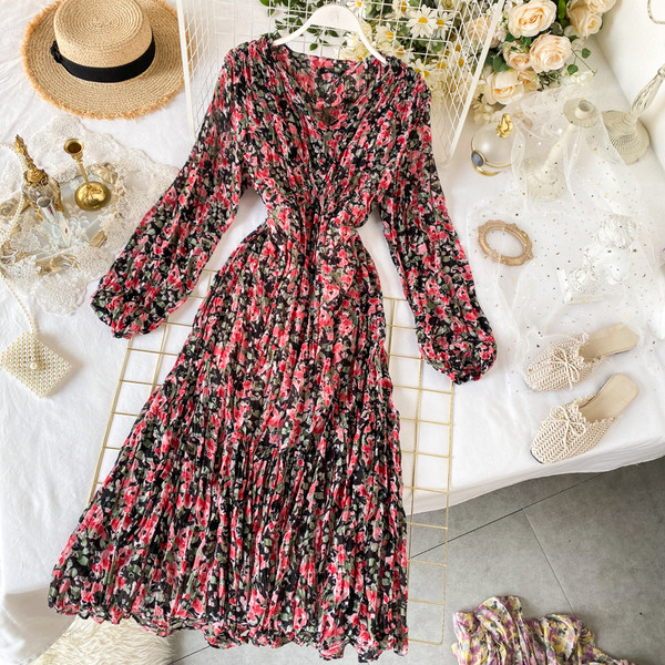 Rochie lunga de dama in stil retro si model floral cu decolteu spitz