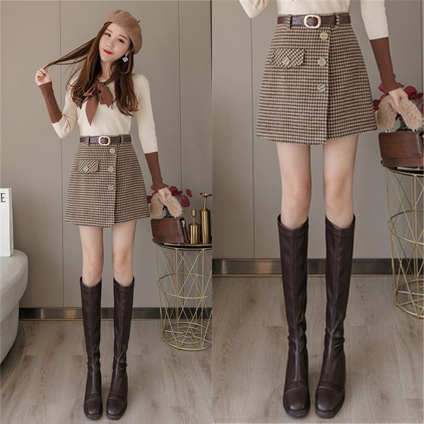 Fusta de dama in carouri cu nasturi si curea de culoare maro, gri si negru
