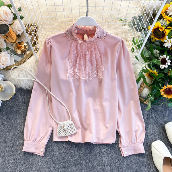 Cămașă de damă cu dantelă și guler înalt în roz, roșu, negru, alb și bej