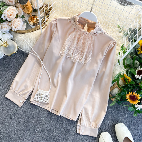 Cămașă de damă cu dantelă și guler înalt în roz, roșu, negru, alb și bej