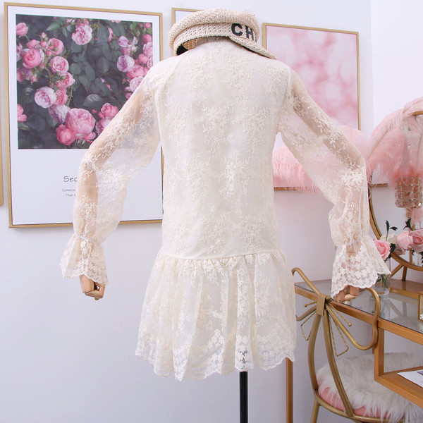 Rochie de dama din dantela cu cravate si maneci lotus in bej