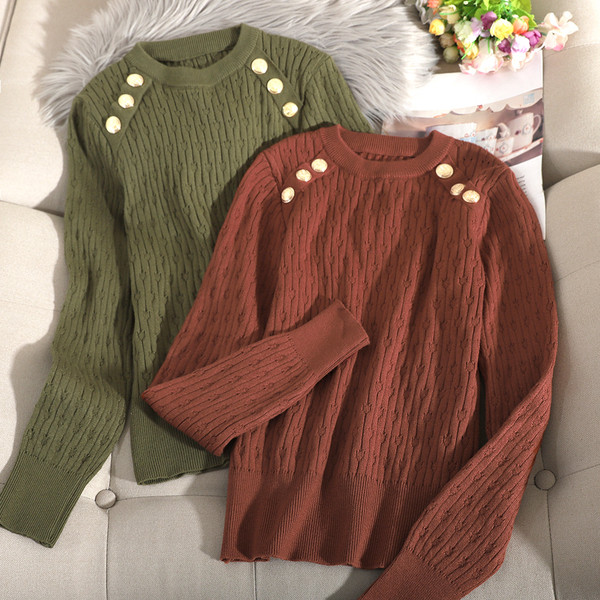 Pulover de dama cu nasturi si decolteu rotund in maro, verde, alb si negru