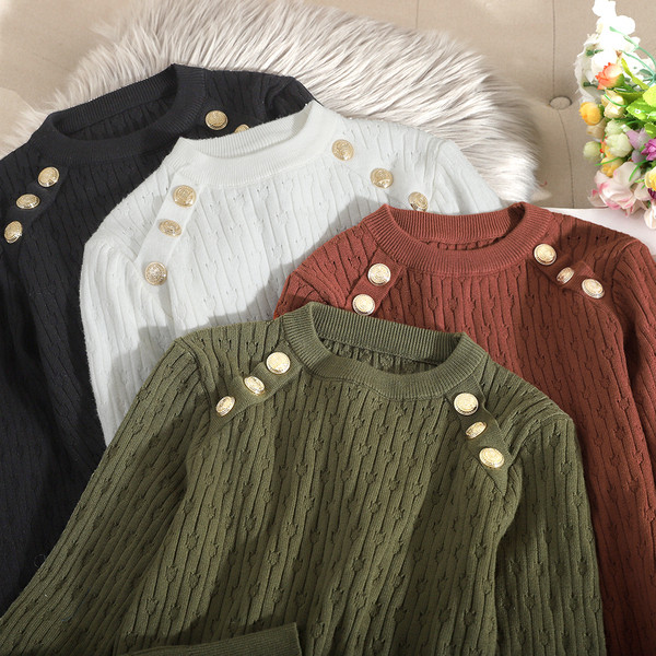 Pulover de dama cu nasturi si decolteu rotund in maro, verde, alb si negru