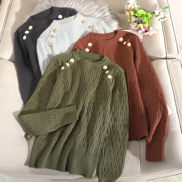 Pulover de dama cu nasturi si decolteu rotund in maro, verde, alb si negru