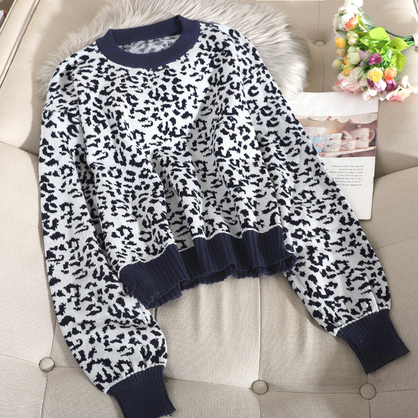 Pulover de dama in stil retro cu model leopard si decolteu rotund