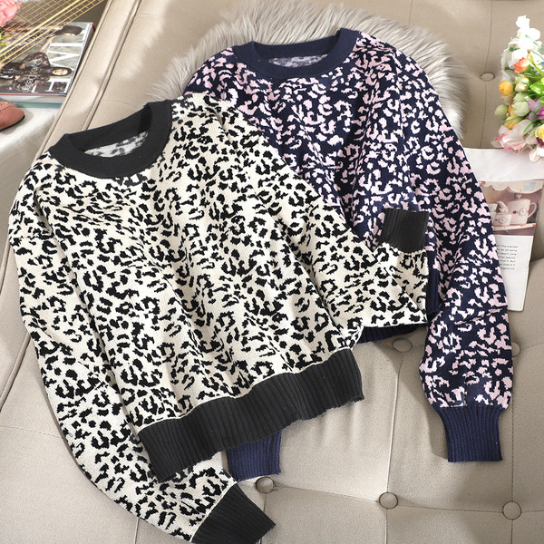 Pulover de dama in stil retro cu model leopard si decolteu rotund