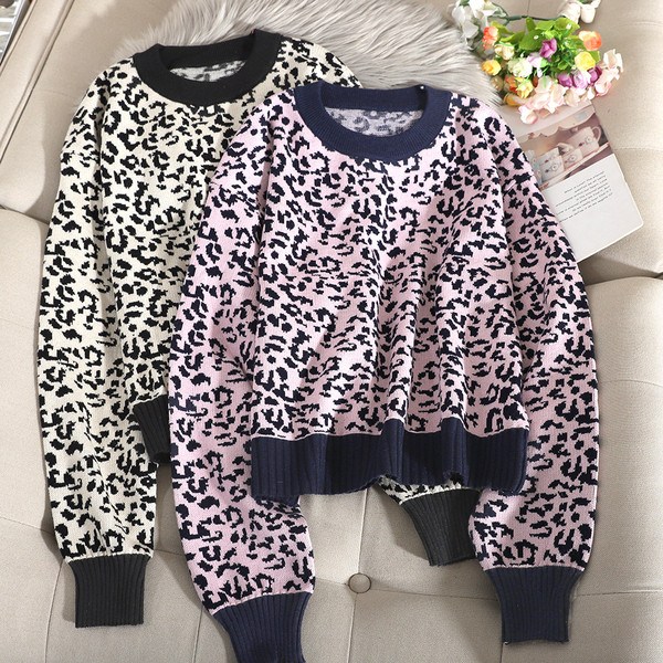 Pulover de dama in stil retro cu model leopard si decolteu rotund