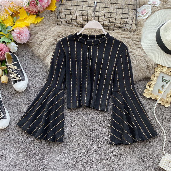 Bluză de damă modernă cu decolteu oval și mâneci lotus în mai multe culori