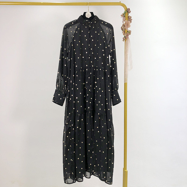 Rochie cu croială lungă cu mâneci din tul cu puncte negre