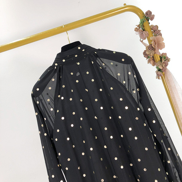 Rochie cu croială lungă cu mâneci din tul cu puncte negre