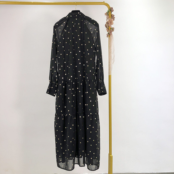 Rochie cu croială lungă cu mâneci din tul cu puncte negre