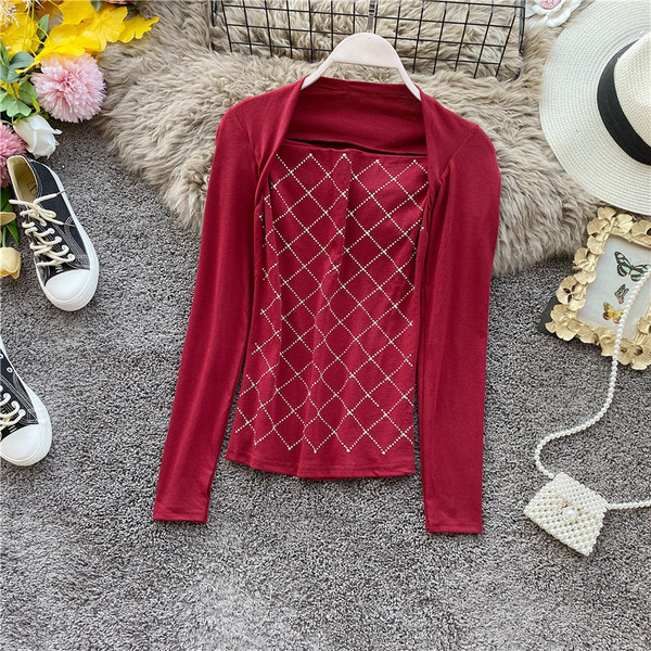 Bluză de damă modernă cu mâneci lungi și pietre în alb, negru, roșu și roz