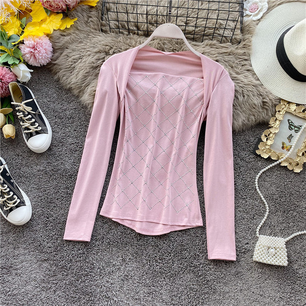 Bluză de damă modernă cu mâneci lungi și pietre în alb, negru, roșu și roz