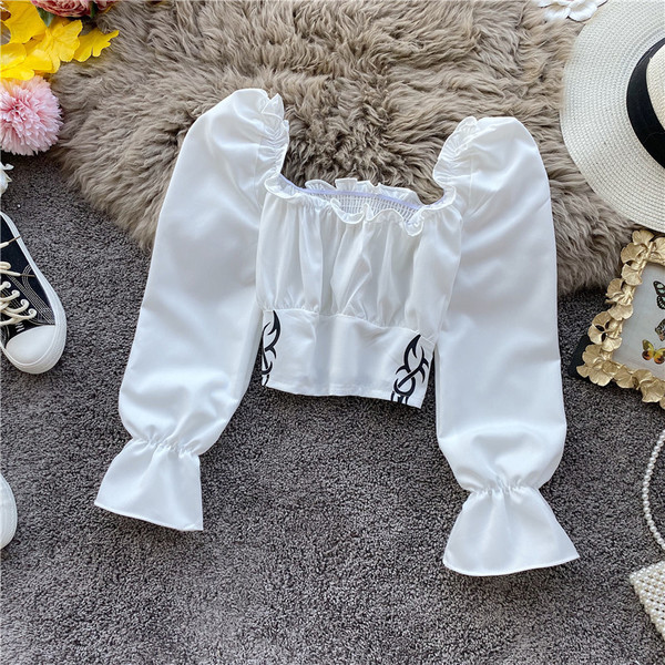 Bluză scurtă de damă modernă cu decolteu barcă și broderie în roșu, galben, verde și alb