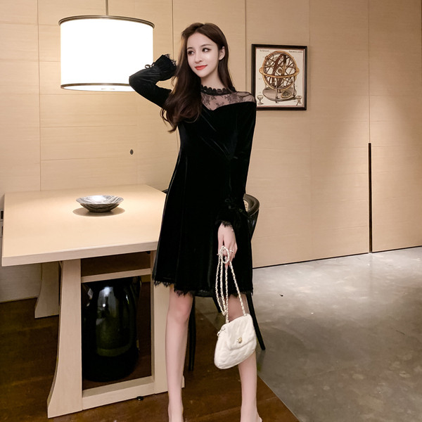 Rochie moderna de dama cu decolteu rotund si tul de catifea in negru