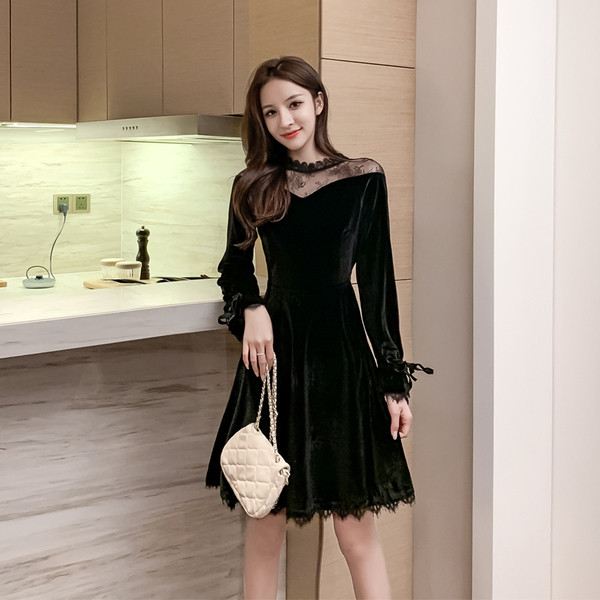 Rochie moderna de dama cu decolteu rotund si tul de catifea in negru