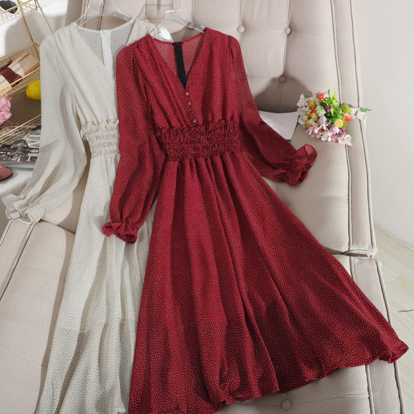 Rochie de dama lunga cu buline cu decolteu in V si talie elastica in alb, rosu si negru