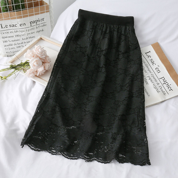 Fusta de dama moderna din dantela cu talie elastica in alb si bej