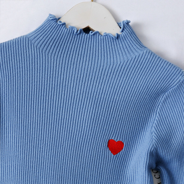 Pulover de dama la moda din tricotat subtire cu broderie inima in mai multe culori