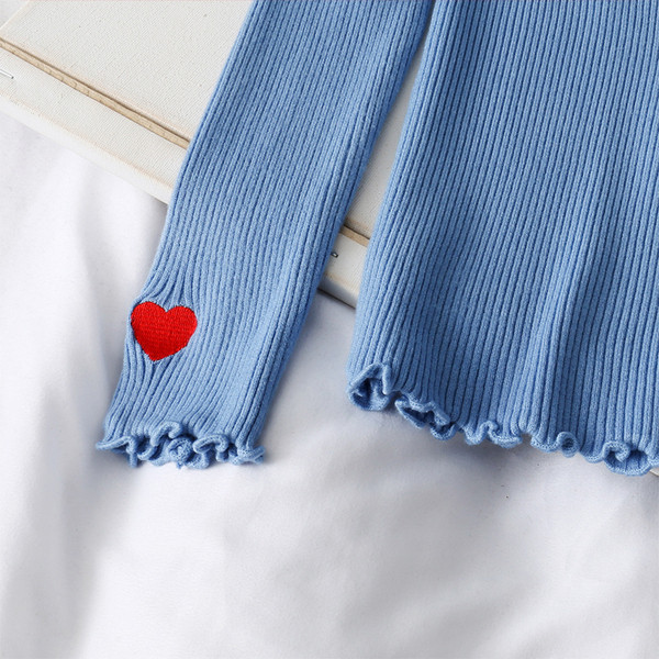 Pulover de dama la moda din tricotat subtire cu broderie inima in mai multe culori