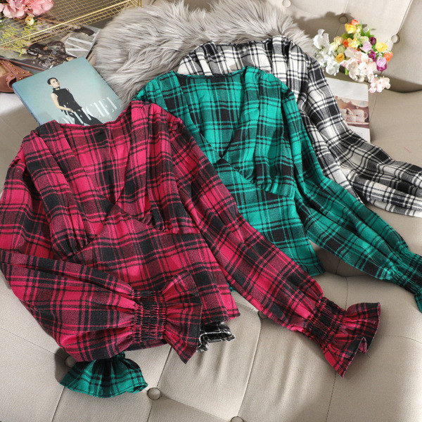 Cămașă de damă în carouri cu decolteu în V în verde, negru și verde